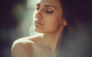 Woman long hair necklace serious - natural free wallpaper