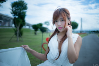 Woman white dress umbrella serious - canon 5 0 mm free wallpaper