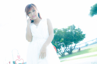 Woman white dress cell phone 4 - canon 5 0 mm free wallpaper