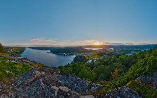 Lake mountain sunset hilltop town - arvid nyholm free wallpaper