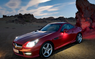 Red sports car desert night 2 - the car free wallpaper