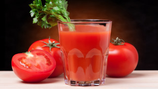 Tomato juice glass tomato slice - professional food photography free wallpaper for desktop