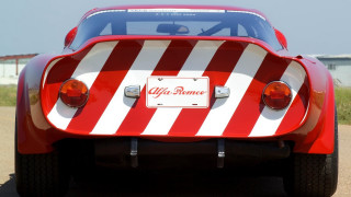 Red white striped car street - alesso baldovinetti free wallpaper