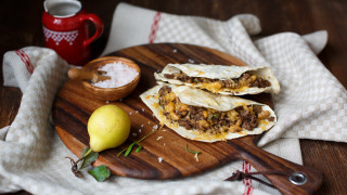 Wooden plate tacos lemon coffee - a wooden plate free wallpaper