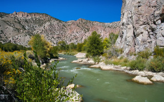 Rocky mountain valley green water - both side of it free wallpaper