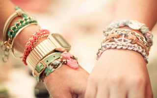 Bracelets holding hands cellphone pastel - two people holding free wallpaper
