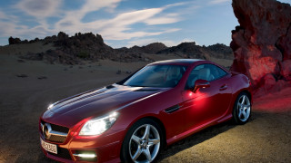 Red car desert rock formation - near free wallpaper for desktop