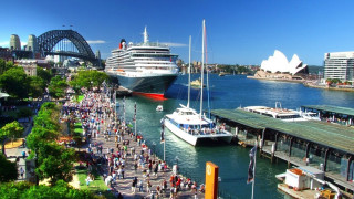 Cruise ship pier bridge ecological - a crowd of people free wallpaper