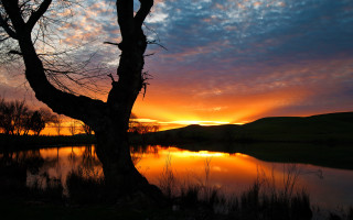 Sunset lake mountain silhouette autumn - against free wallpaper