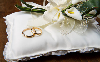 Wedding rings pillow flower bouquet - ring free wallpaper
