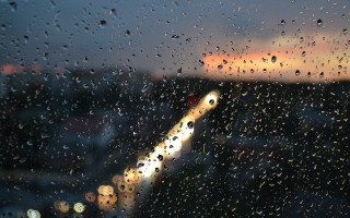Rainy city night astronaut moon - night time free wallpaper