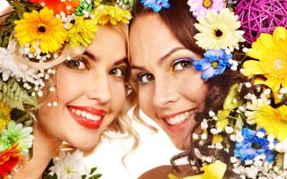 Flower wreath smiling women summer - two woman free wallpaper