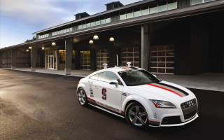 White car red stripe building - a red stripe free wallpaper for desktop