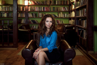 Woman sitting chair library bookcase - a lamp free wallpaper