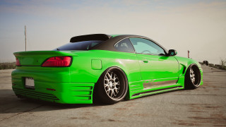 Green car parking lot sky - plasticien free wallpaper