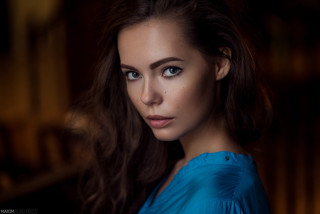 Woman blue shirt portrait dark - blue shirt free wallpaper