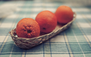 Three oranges basket checkered tablecloth - a basket free wallpaper