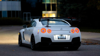White sports car red lights - tail free wallpaper