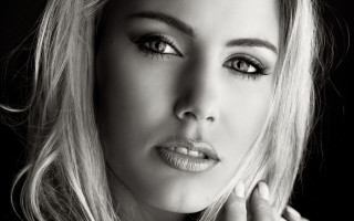 Aramenta blonde portrait blackbackground monochrome - portrait photography free wallpaper for desktop