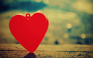 Red heart wooden table window 2 - a red heart free wallpaper