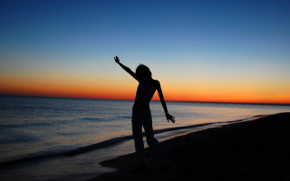 Woman beach sunset outstretched arms 2 - a beach free wallpaper for desktop