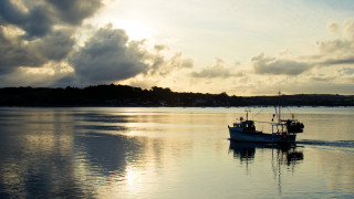 Sunset boat water clouds cityscape - sunset free wallpaper