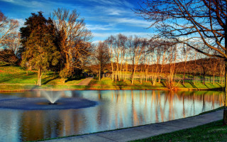 Pond fountain trees grassy hill - a fountain in the middle of it free wallpaper