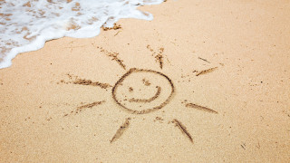 Sun beach waves footprints monochrome - wave free wallpaper