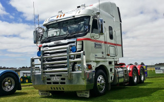 Large truck green field blue - a blue truck free wallpaper