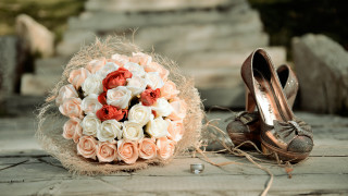Bouquet roses shoes wooden floor - a wooden floor free wallpaper