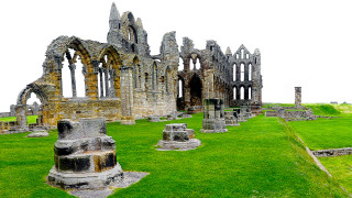 Grassy field ruins tiltshift gothic - free architecture wallpaper
