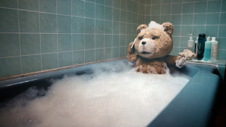 Teddy bear bathroom foamy bubbles - a bathtub free wallpaper