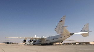 Large airplane tarmac airport plane - top of an airport tarmac next free wallpaper