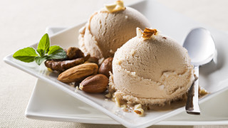 Plate icecream nuts spoon spoonrest - a spoon and spoon rest free wallpaper