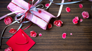 Pink gift box ribbon bow - romantic free wallpaper