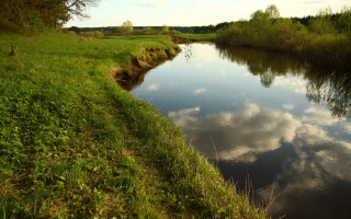 River grassy bank cloudy sky - the side of the river free wallpaper