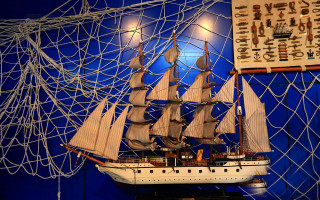 Model ship museum blue net 2 - the wall free wallpaper