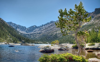 Lake mountains trees boat people - a few person free wallpaper