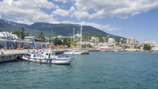 Harbor boats city mountains cloudy - avgust černigoj free wallpaper
