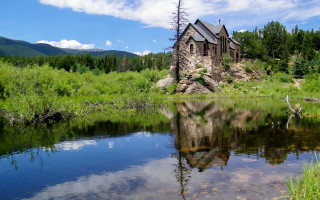 Hill lake mountains reflection tree - a reflection free wallpaper