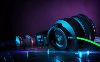 Headphones table neon green cyberpunk - top of a table next free wallpaper