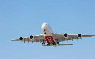 Large passenger jet landing gear - a large passenger free wallpaper