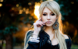 Woman longhair earrings cellphone park - long hair and earrings free wallpaper