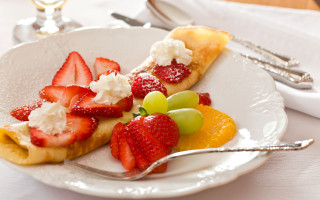 Fruit pizza plate fork knife - the side of the plate free wallpaper