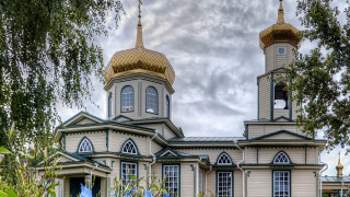 Golden dome towers clock fantasy - side and a clock free wallpaper