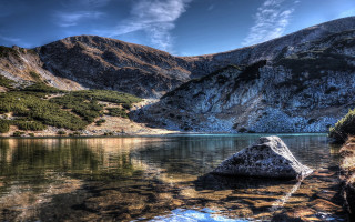 Lake mountains rock shore clouds - zabrocki free wallpaper