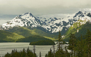 Mountain lake forest snowy background - covered mountain free wallpaper