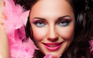 Woman headphones pink flower feathered - color scheme free wallpaper