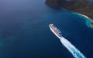 Boat island water tilt shift - kitsch movement free wallpaper