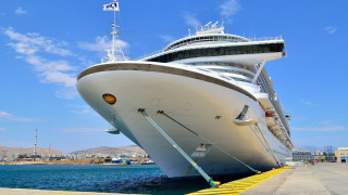 Cruise ship dock flag photorealism - a large cruise ship free wallpaper